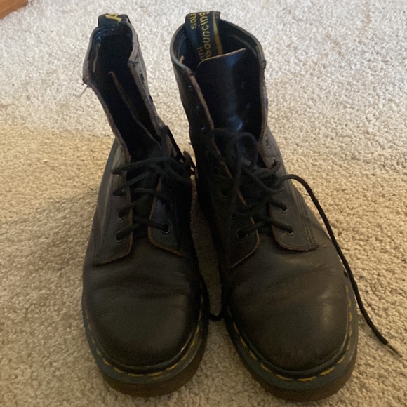 Dr. martens lace up boots - Picture 2 of 4